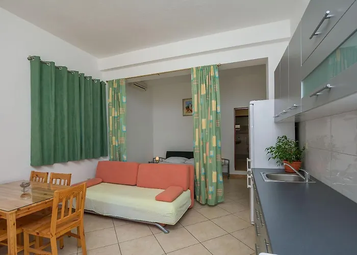 Kate Apartman Duce