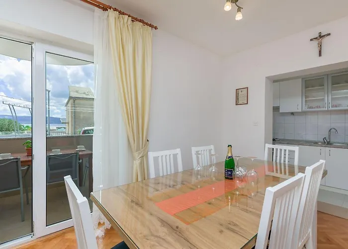 Kate Apartman *