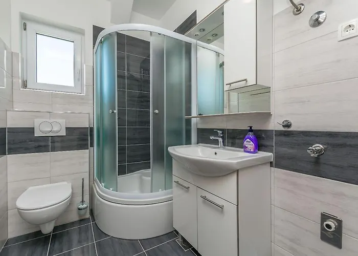Kate Apartman *